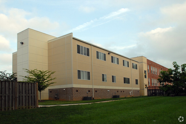 Building Photo - Restoration Gardens