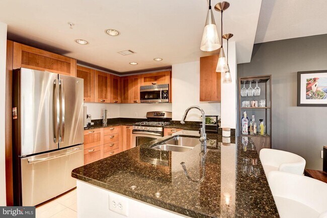 Foto del edificio - 2451 Midtown Ave