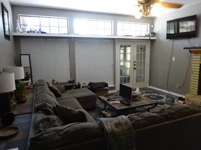Foto del edificio - 2202 Heights Dr