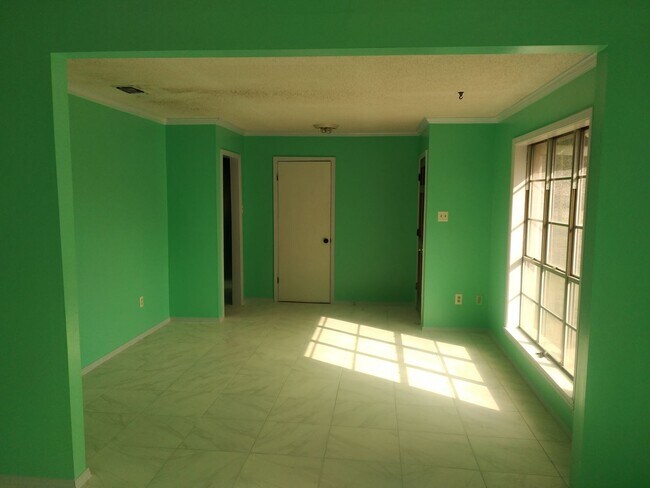 Foto del edificio - 124 Azalea Ave