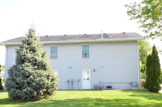 Foto del edificio - 607-609 Nicolet Ave.