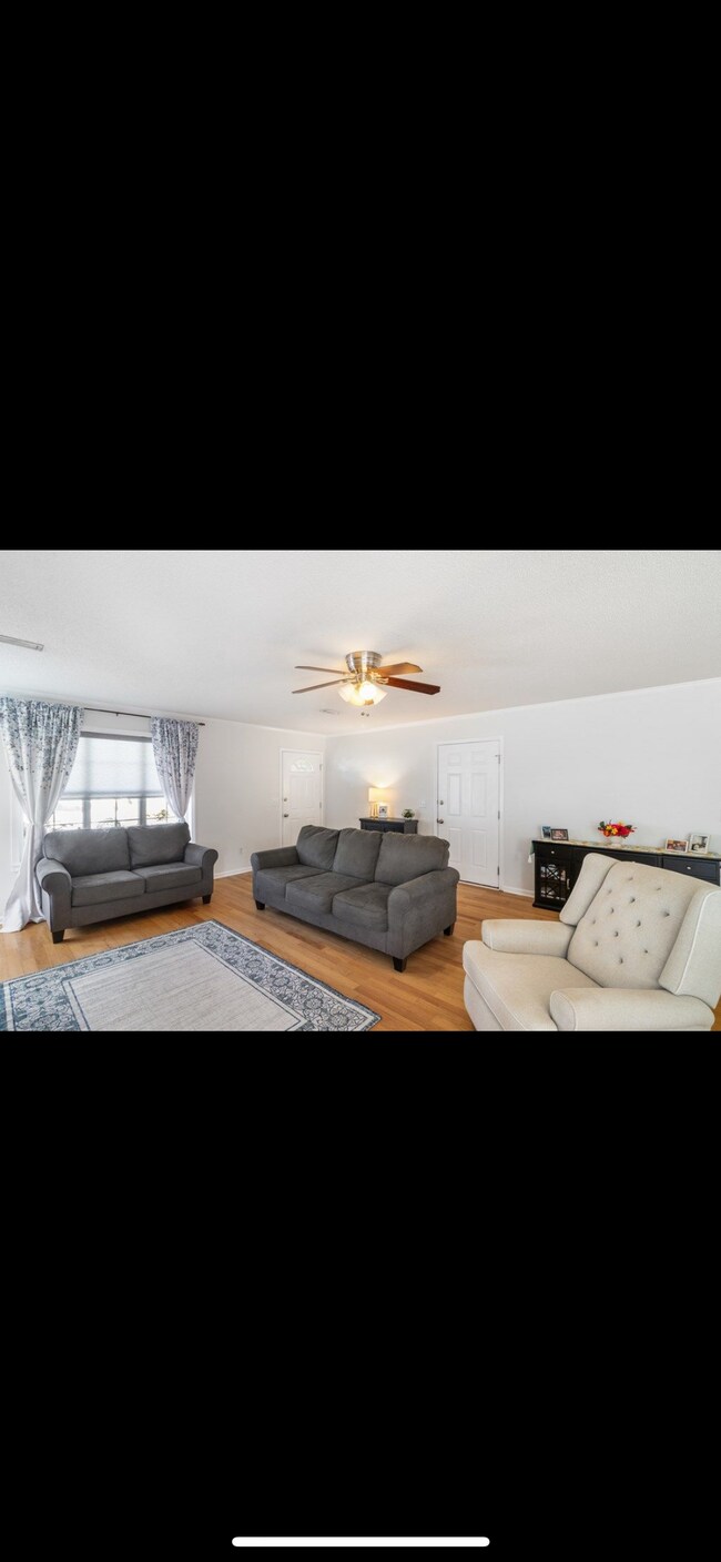 Foto del edificio - 151 Radford Cir