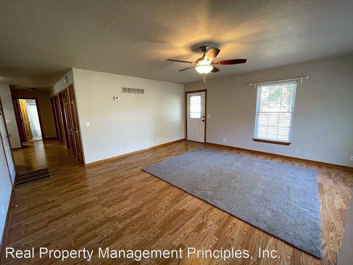Building Photo - 2 br, 2 bath House - 514 Main St.