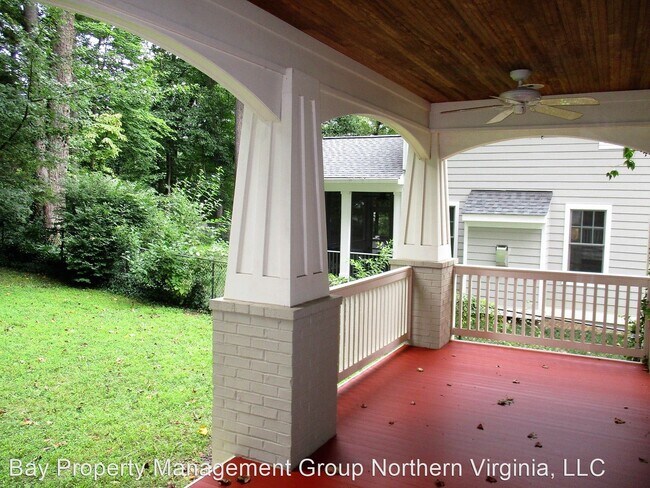 Building Photo - 4 br, 3 bath House - 525 POPLAR DR