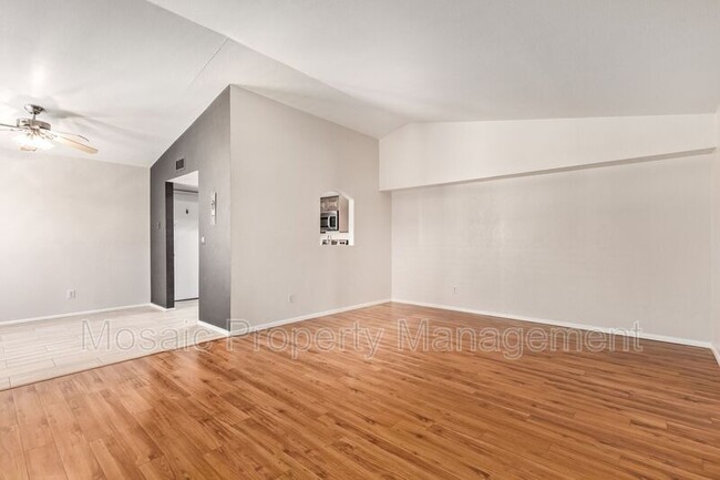 Foto del edificio - 1190 W Laredo St