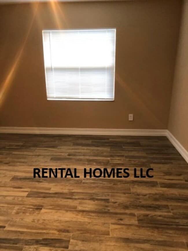 Photo - One Story Patio Home, Minutes Away From UCF, Technology Park, & the E/W Expressway