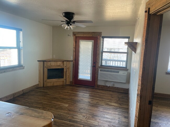 Foto del edificio - 6232 Three Needles Ln
