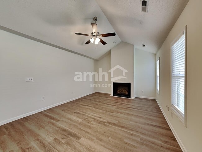 Building Photo - 5765 Regent Village Dr