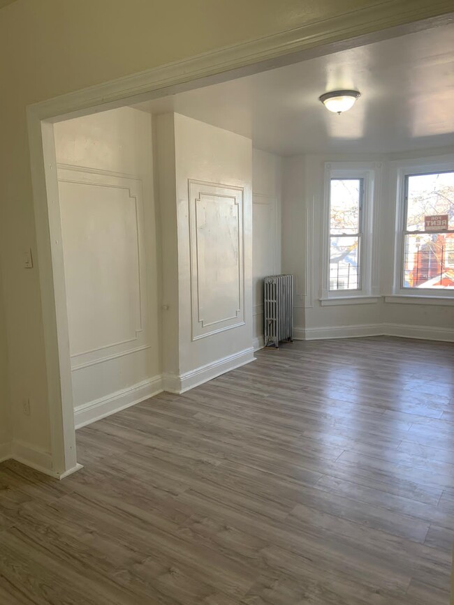Building Photo - 54 Hemlock St