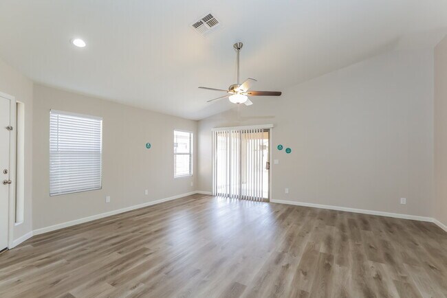Building Photo - 12565 W Woodland Ave