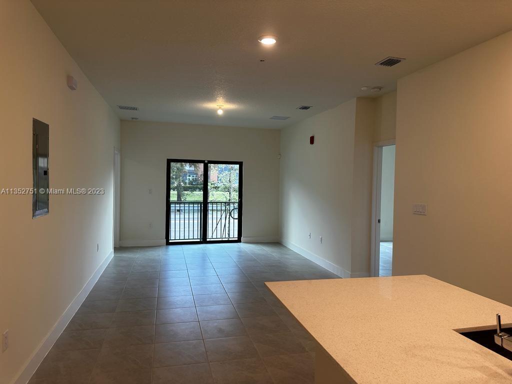 8001 NW 41st St Unit 105, Miami Springs, FL 33166 Condo for Rent in