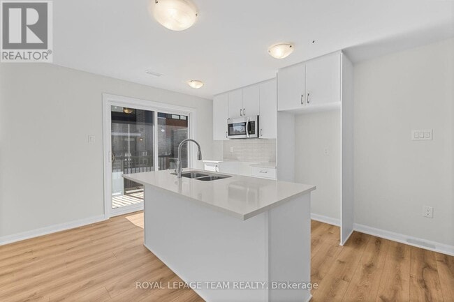 Photo du bâtiment - 913 Creekway Private