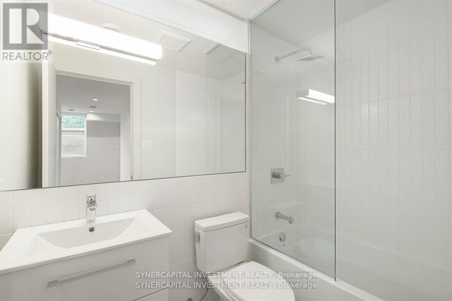 Building Photo - 14B Chapleau Ave