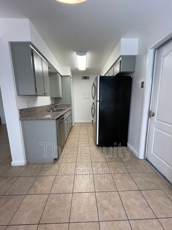Foto del edificio - 663 W Ashlan Ave