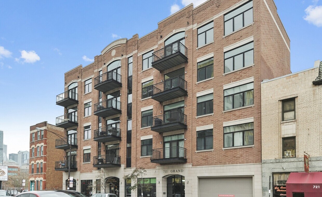 Foto principal - 711 W Grand Ave