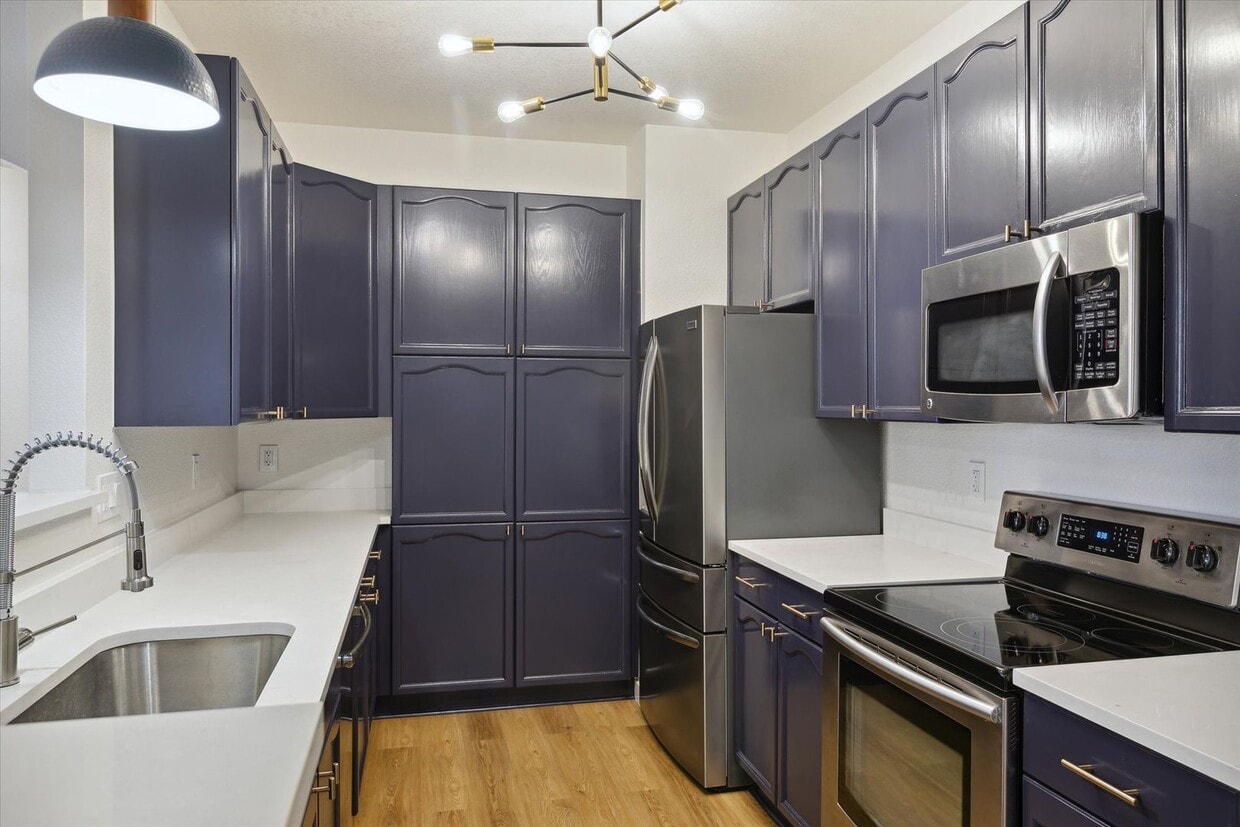 $1,000 DEPOSIT!!!! Fully Remodeled Three Bedroom, Two Bathroom Condo - Fully Remodeled Three Bedroom, Two Bathroom Condo