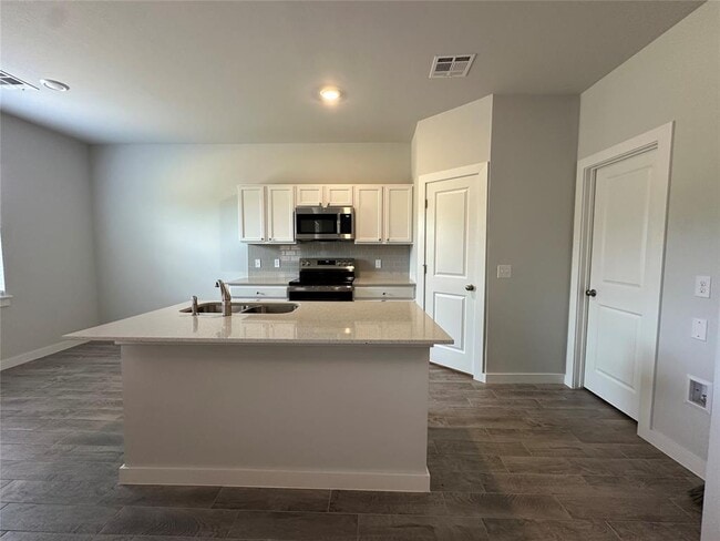 Building Photo - 18000 Lantana Loop
