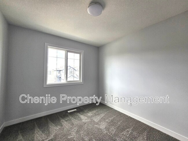 Building Photo - 3723-3214 214 St NW