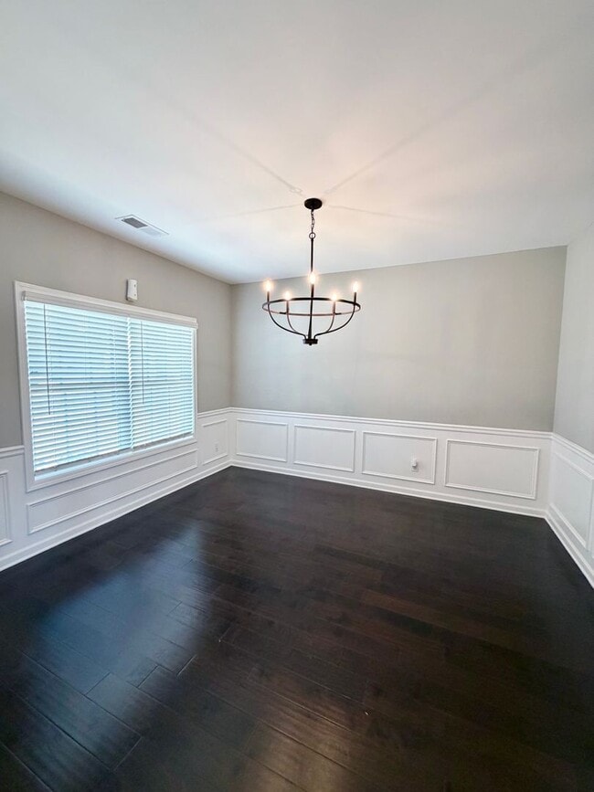 Building Photo - 215 Shoshone Cir