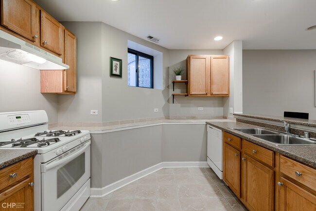 Building Photo - 4755 N Malden St