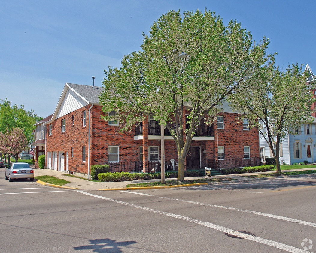 5 N Chillicothe St, South Charleston, OH 45368 Apartments at 5 N