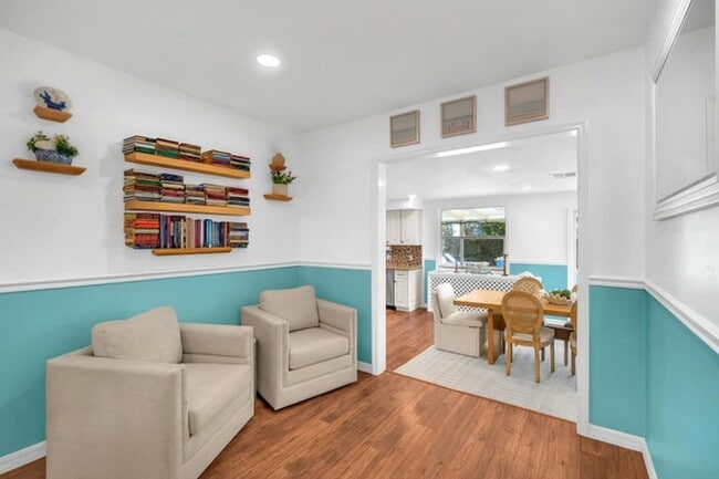 Building Photo - 528 N Palmway