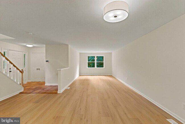 Foto del edificio - 7937 Valleyfield Dr