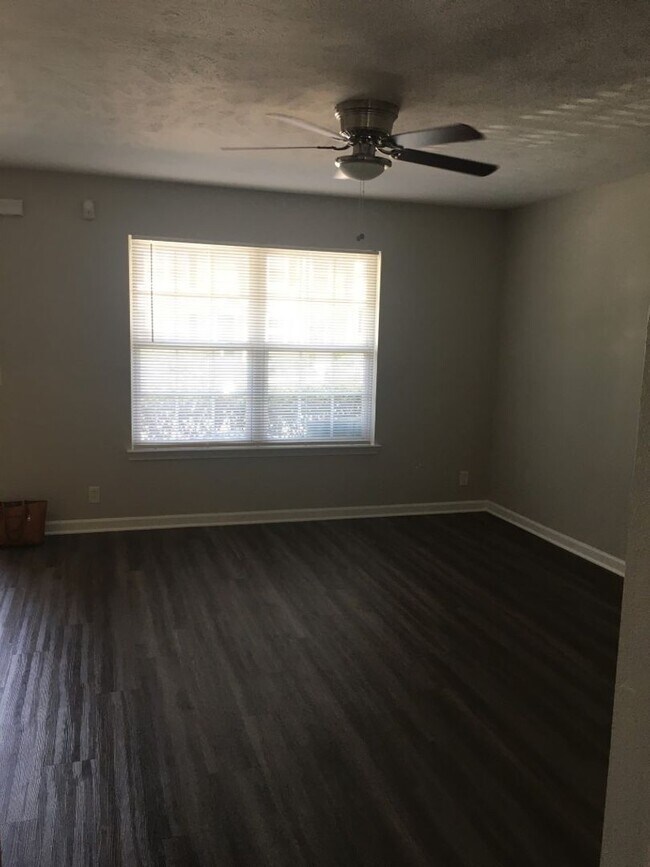 Foto del edificio - Charming townhome in LaVergne