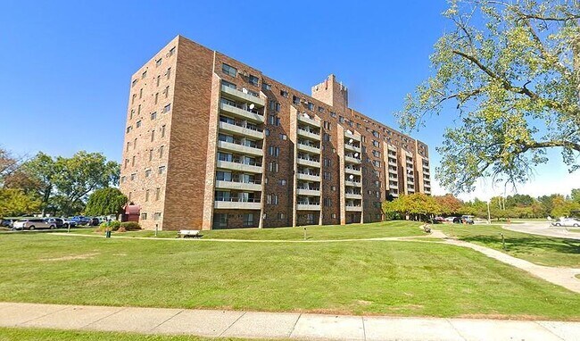 Foto del edificio - 920 John R Rd