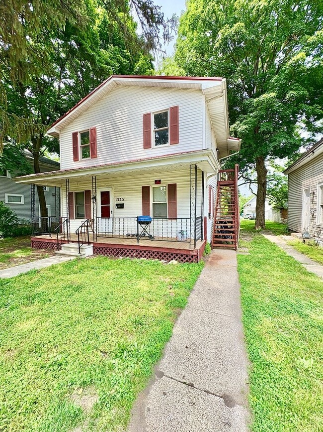 Building Photo - 1335 E Dubail Ave