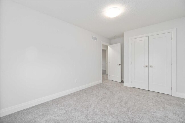 Photo du bâtiment - 608 Sweetbay Cres