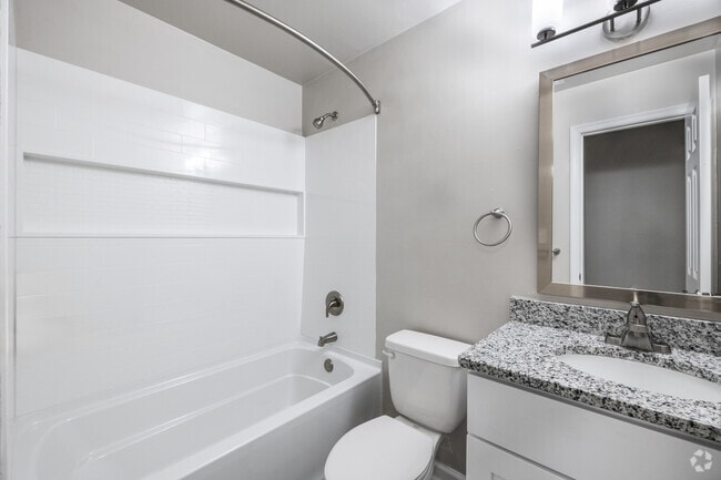 1 habitación, 1 baño - 730 pies cuadrados - Baño - Kingsbridge