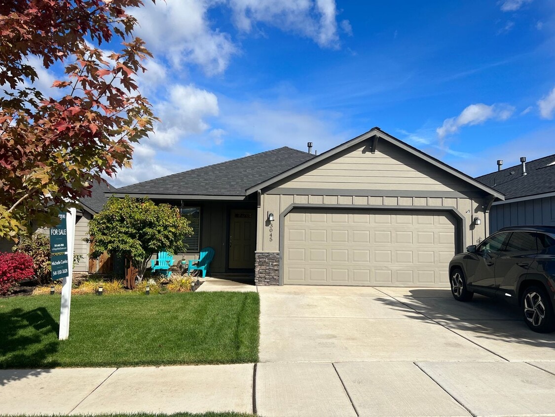 Primary Photo - Newer home in NW Redmond