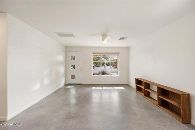 Building Photo - 1300 W Meadowbrook Ave