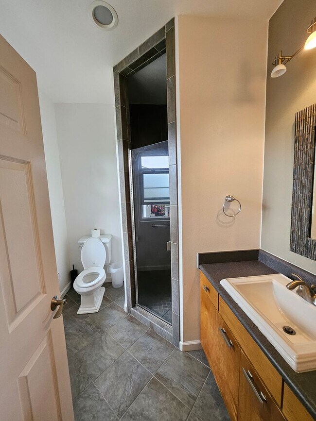 Foto del edificio - Lovely & spacious 3 bedroom 2 bath home (u...