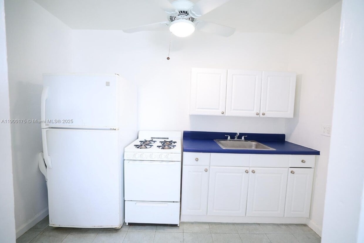 Foto principal - 126 SW 18th Ave