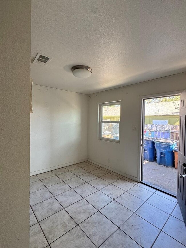 Foto del edificio - 1006 N Meadows Dr