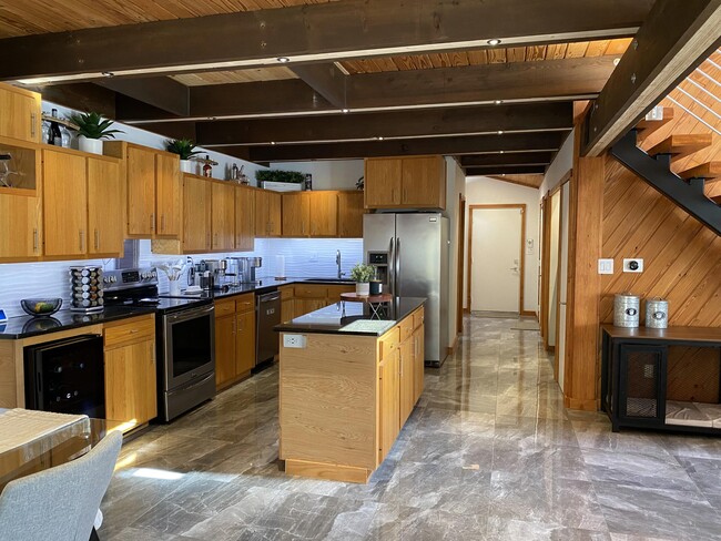 Building Photo - 141 Hunters Trce