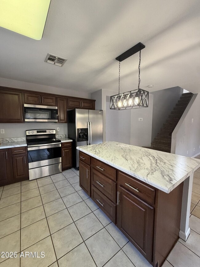 Building Photo - 728 E Rose Marie Ln
