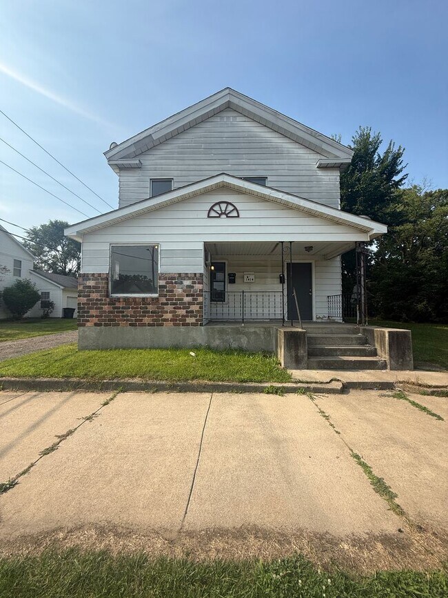 Building Photo - 1414 W Washington St