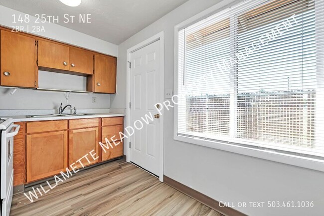 Building Photo - Charming and Fully Updated 2-Bedroom Apart...