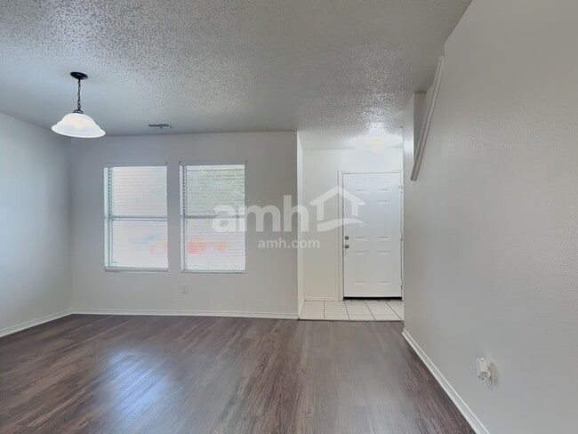 Building Photo - 4301 Meadowknoll Dr