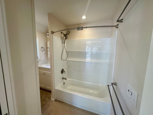 Building Photo - 112