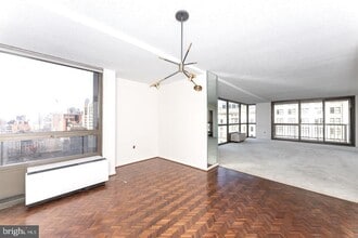 Building Photo - 233 S 6th St