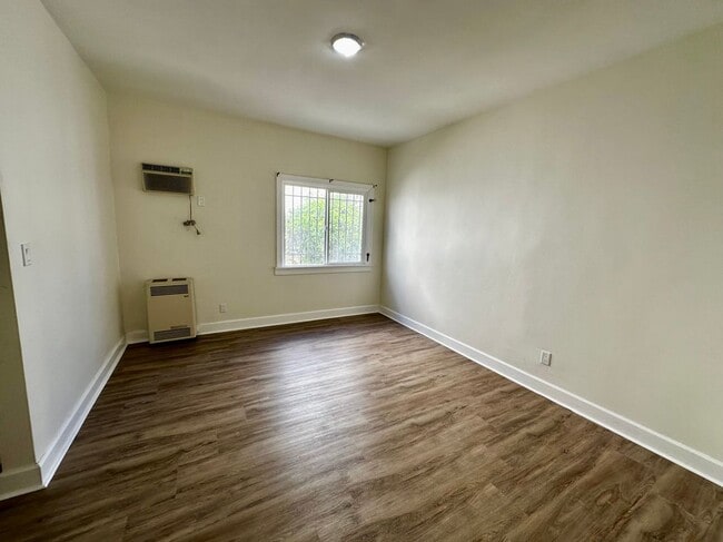 Building Photo - 226 S New Hampshire Ave