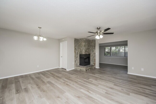 Foto del edificio - 1056 Saddleback Ridge Rd