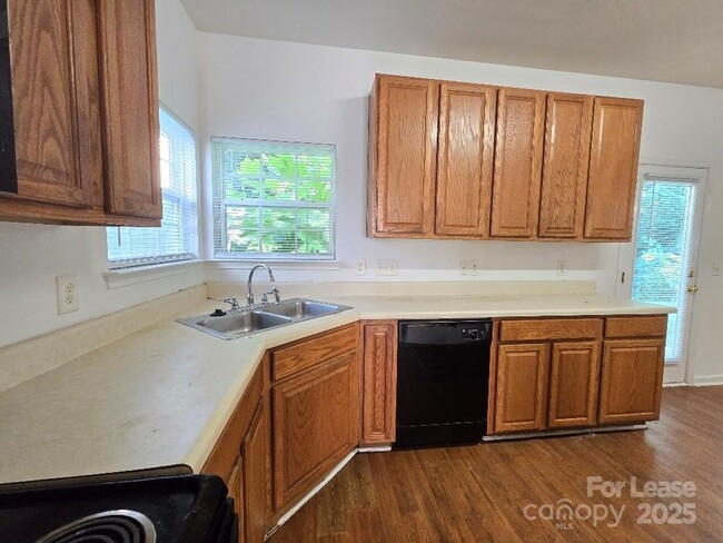 Building Photo - 4021 Fifendrum Ln