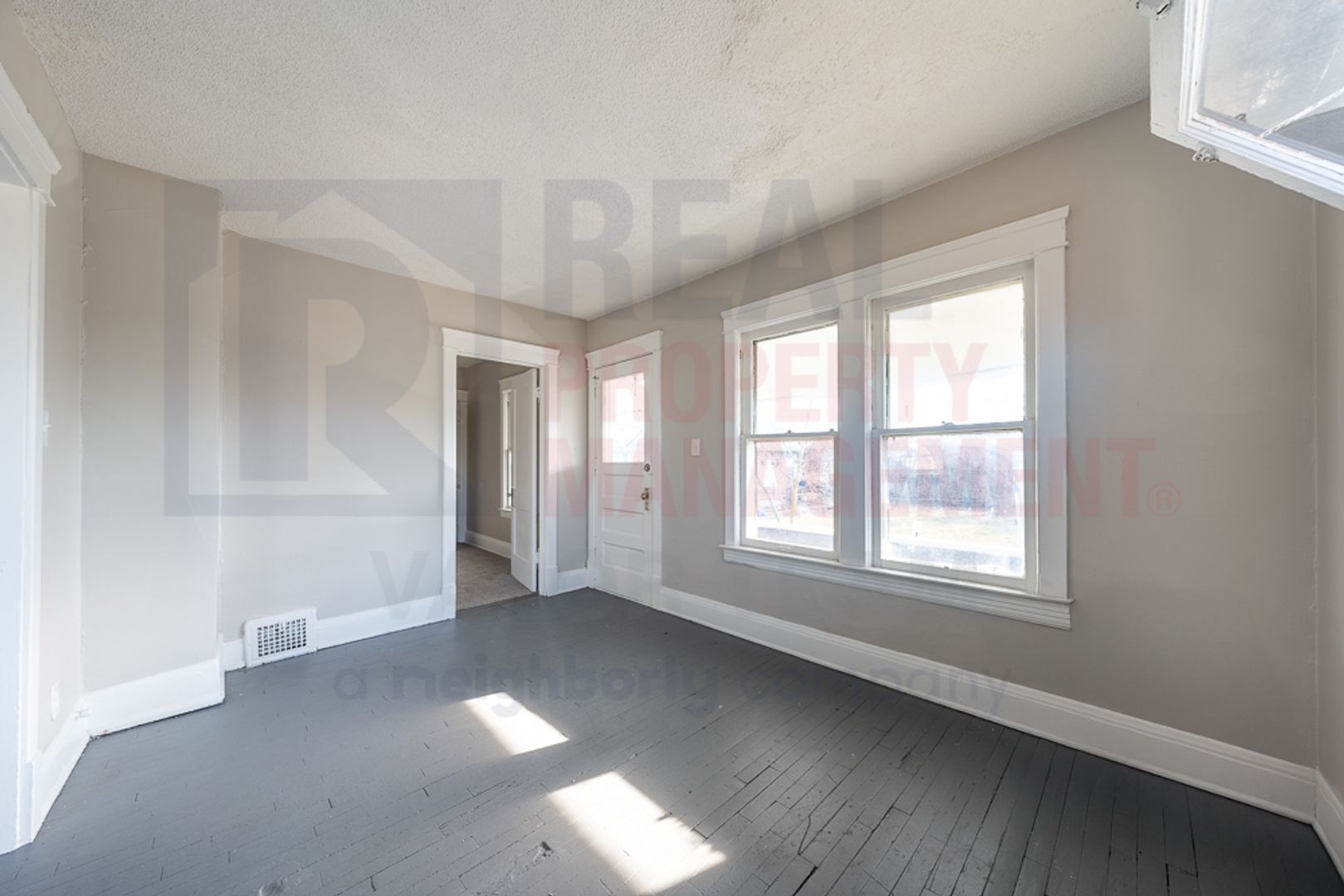 987 Evangeline Rd Cleveland, OH 44110 – photo 2