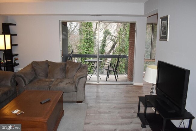 Building Photo - 222-10 Echelon Rd-222-10