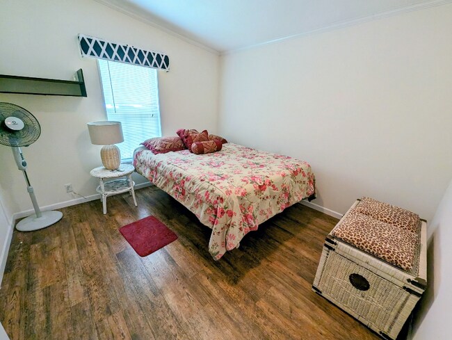 Foto del edificio - 2416 Leeson St